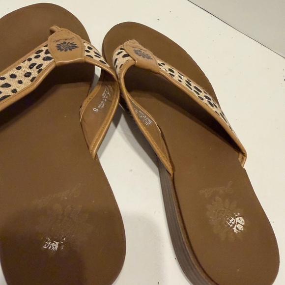 Yellow Box Women's Brown and Black Sandals - Picture 2 of 6